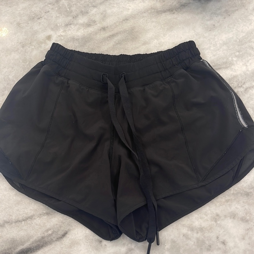 Lululemon Tie-Waist Hotty Hot Low-Rise Lined Short 4"